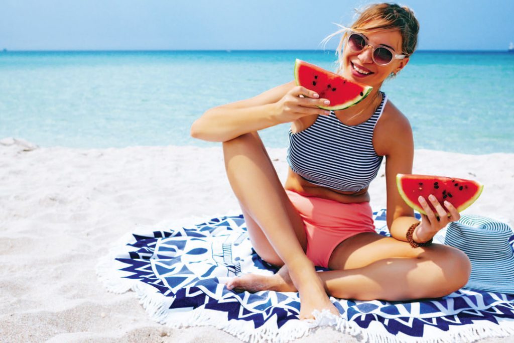 Alimente şi băuturi pe care să le eviţi vara pentru a preveni balonarea