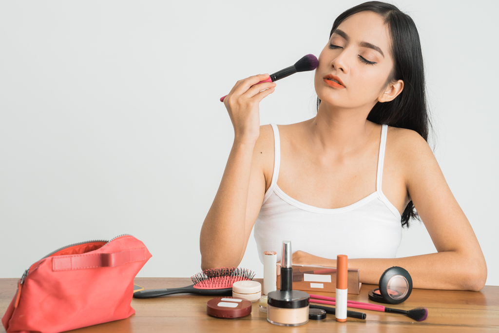 Ce substanțe toxice ascunde trusa de cosmetice?